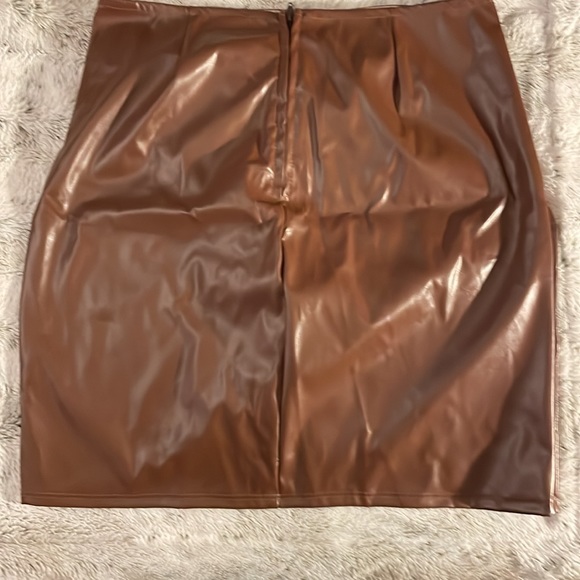 Brown Pleather Skirt with a little Slit in the Front🤌🏽✨ - Picture 2 of 2